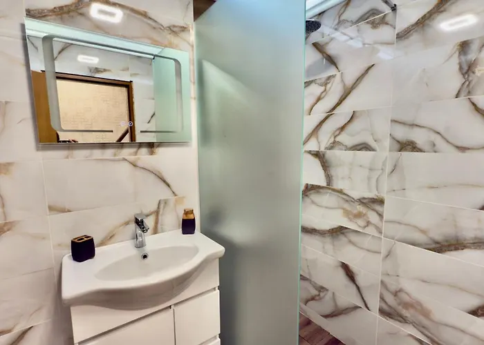 Forest Light פמפורובו